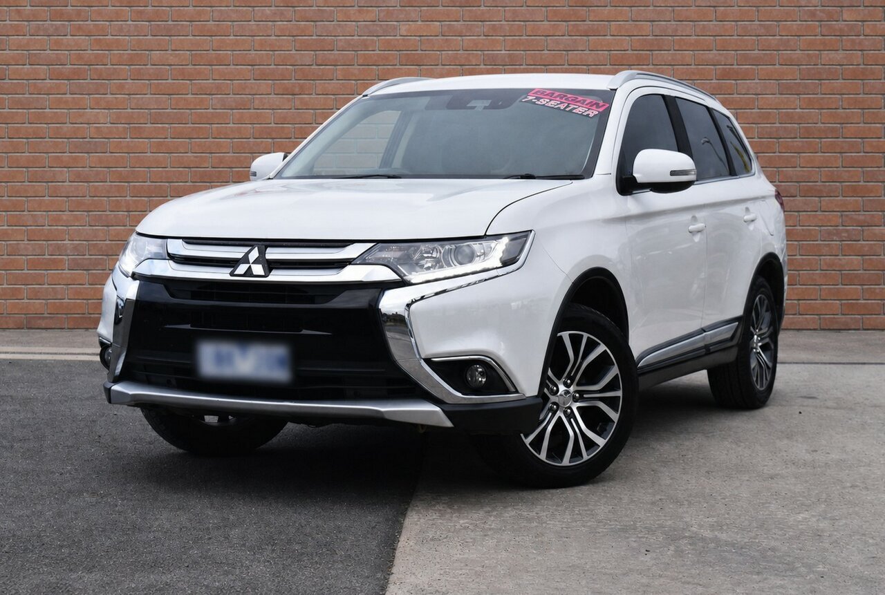 Image of a 2017 Mitsubishi Outlander ZL MY18.5 ES 5 Seat (2WD) White 5 Speed Manual Wagon