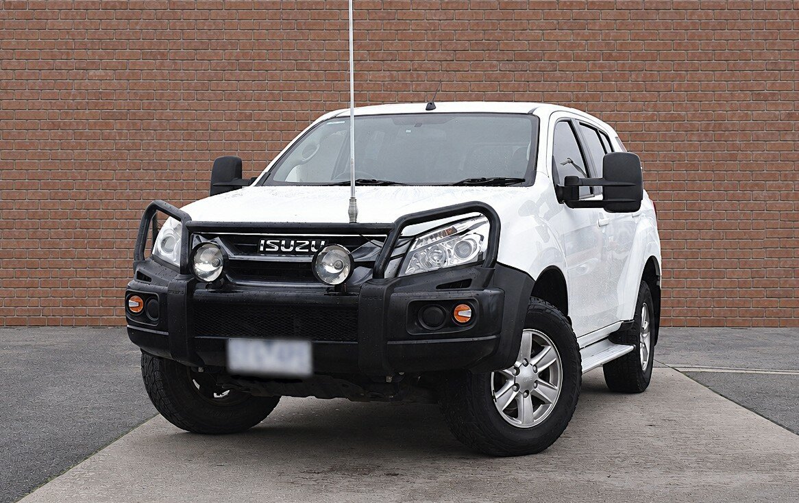 Image of a 2013 Isuzu MU-X UC LS-M (4x2) White 5 Speed Automatic Wagon